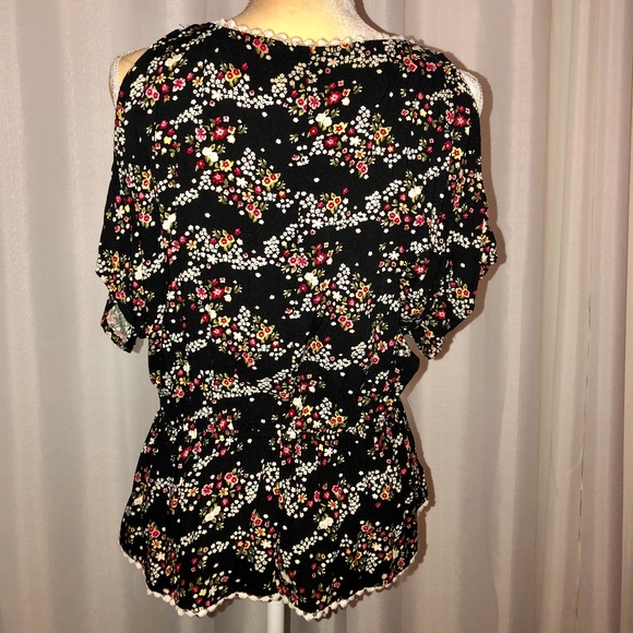 Cold Shoulder Top - Picture 2 of 9